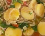 Foto langkah ke 7 dari resep Sup jamur enoki with sawi tofu.
