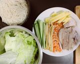Hình bước làm 2 của món Gỏi cuốn với sốt đậu phộng