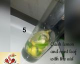 A picture of step 3 of Yadda zakiyi mojito drink.