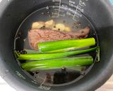 A picture of step 1 of Tomato Beef Soup (Soy Sauce Taste).