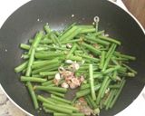 Foto langkah ke 4 dari resep Tumis Telur Dadar Kembang Bawang.