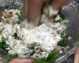 A picture of step 2 of Cheese chicken spinach waffle.