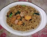 Foto langkah ke 7 dari resep Mi Goreng Sayuran.