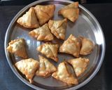 A picture of step 7 of Chocolate samosa.