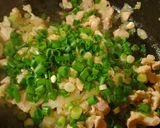 Foto del paso 2 de la receta: Pizza de pollo al verdeo