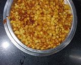 A picture of step 3 of Jowar Matar Atta Masala Bundi.