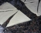 Foto del paso 5 de la receta: Medialunas de manteca