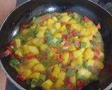 Foto del paso 5 de la receta: Merluza al papillote con revuelto de pimientos, mango y frutos del bosque