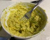 Foto del paso 1 de la receta: Tostas de guacamole y queso para el desayuno