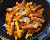Une image de l'étape 6 de Poêlée de doigts et croix d Halloween (panais pommes de terre patate douce navet saucisses).