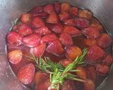 Foto del paso 1 de la receta: Mermelada de Fresa y Romero