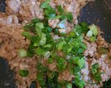 Foto langkah ke 4 dari resep Isian Ayam Tahu untuk Bacang.