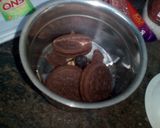 A picture of step 2 of Christmas baby choco cake.