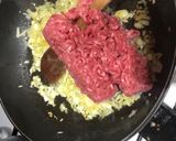 Foto del paso 1 de la receta: Canelón de lechuga con picado de ternera, champiñones y salsa de pimientos