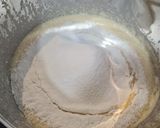 Foto del paso 5 de la receta Bizcocho de chocolate blanco con cobertura de Milka