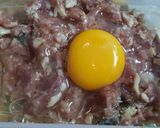รูปขั้นตอนการทำที่ 2 ของ หมูสับนึ่งปลาเค็ม