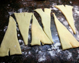 Foto del paso 3 de la receta: Medialunas de manteca