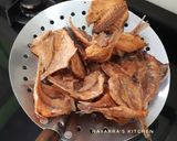 Foto langkah ke 1 dari resep Balado Ikan Asin Bilis & Kacang Tanah.