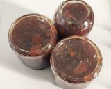 Foto del passaggio 9 della ricetta Confettura piccante di cipolle rosse con fichi del Metapontino carrube e cumino