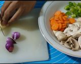 Foto langkah ke 2 dari resep Jamur Wortel Saus Tiram.