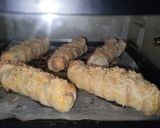 Foto langkah ke 3 dari resep Cheesy sausage roll.