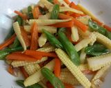Foto langkah ke 4 dari resep Tumis Jagung muda, wortel & buncis.