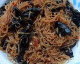 Foto langkah ke 4 dari resep Bihun Goreng Pedas with Jamur Kuping.
