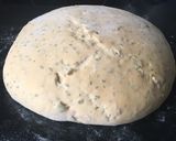 Foto del paso 2 de la receta Pan con tomate, cebolla y aceitunas