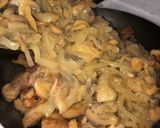 Foto del paso 9 de la receta: Pedacitos de cerdo con salsa de champiñones y cebolla