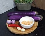 Foto langkah ke 1 dari resep Resep Tumis Terong Saus Tiram dan Ebi.