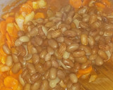 Foto del paso 3 de la receta: Guiso de porotos frutilla y quinoa