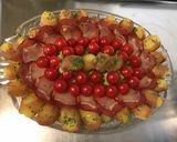 Une image de l'étape 12 de Salade surprise de pommes de terre aux tomates cerises, petits oignons blancs et lomo fumé.