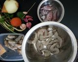 Foto langkah ke 1 dari resep Tom yum seafood.