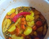 Foto del paso 6 de la receta: Pollo guisado con zanahorias, patatas al macis y azafrán