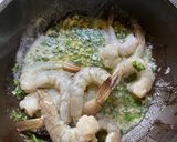 A picture of step 4 of Garlic Butter Prawn Linguine.