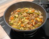 Foto del paso 7 de la receta: Wok de pollo con verduras al cava con pimienta de Sichuan