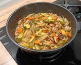 Foto del paso 7 de la receta: Wok de pollo con verduras al cava con pimienta de Sichuan