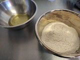 Mousse de pilloncillo con relleno de jelly de tejocote y guayaba