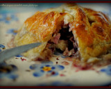 Foto del paso 1 de la receta: Hojaldre relleno con queso camembert, nueces y frutos rojos