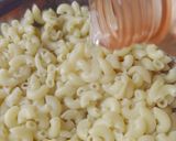 A picture of step 6 of Chicken macaroni with capsicum.