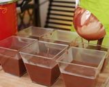Foto langkah ke 4 dari resep Puding buat bukber | puding coklat Marie Regal.