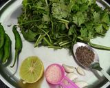 A picture of step 1 of Spicy Cilantro Chutney.