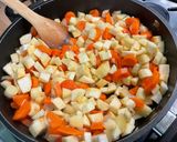 Une image de l'étape 13 de Panais, carottes et navets au curry et bouillon de poularde.