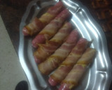Foto del paso 5 de la receta: Perrito de salchicha fresca envuelta con papas fritas