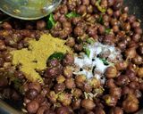 A picture of step 4 of Kala chana masala.