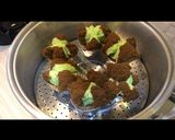 Foto langkah ke 6 dari resep Bolu Kukus Mekar Coklat Pandan.