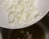 Foto del paso 1 de la receta: Albóndigas mini, en salsa de cebolla al vino, con puré casero de patatas