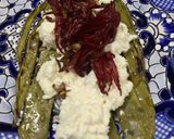 Foto del paso 5 de la receta: Nopal asado con requesón y flor de jamaica
