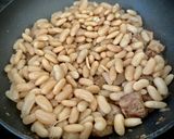 Foto del paso 4 de la receta: Medallón de solomillo con monchetas en salsa de vermouth y huevo frito