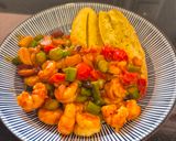 Foto del paso 4 de la receta Stir fry de gambas y espárragos al wok con miso picante